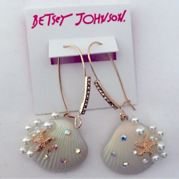 RARE Betsey Johnson Iridescent Scallop Shell Clam Faux Pearl Earrings NWT - Picture 2 of 4